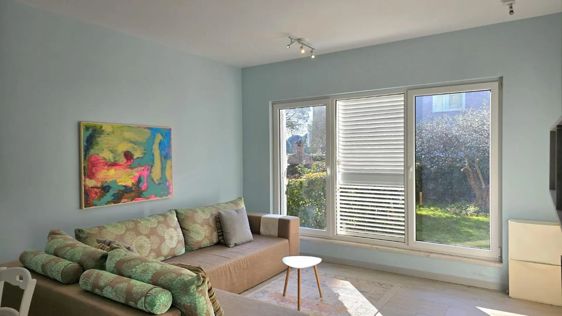 Breezy Beachside Haven With Pool & Garden Plazhi San Pietro Apartment