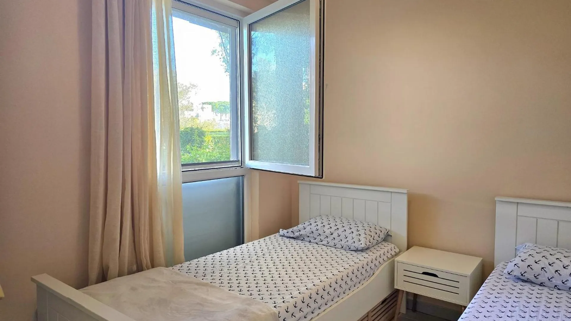 Breezy Beachside Haven With Pool & Garden Plazhi San Pietro Apartment