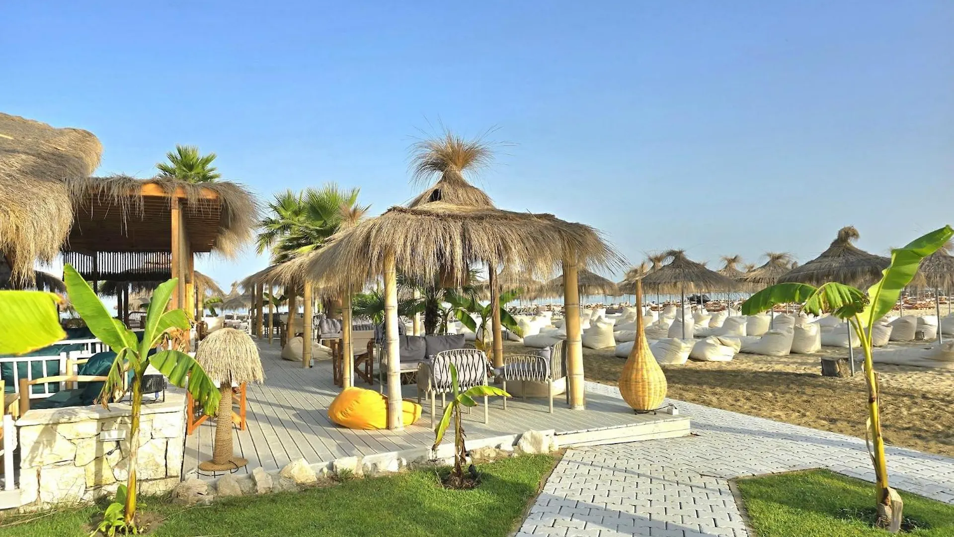 Breezy Beachside Haven With Pool & Garden Plazhi San Pietro 0*,  Albania