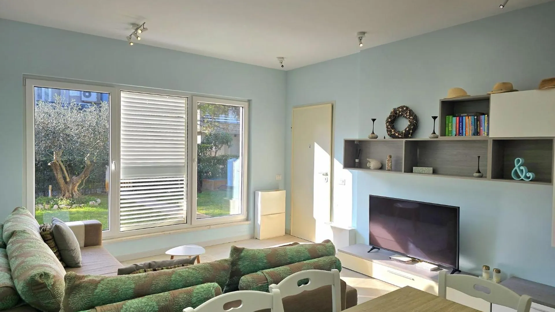 Breezy Beachside Haven With Pool & Garden Plazhi San Pietro Apartment